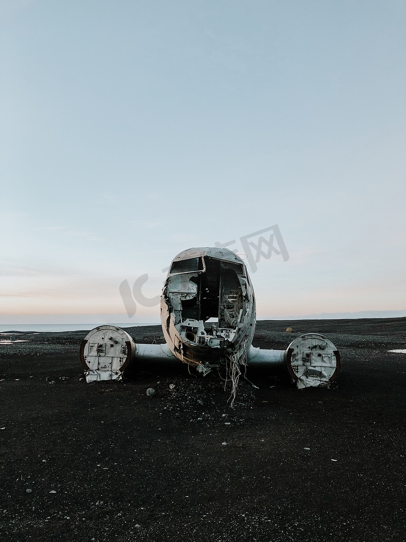 冰岛的 DC-3 飞机残骸图片