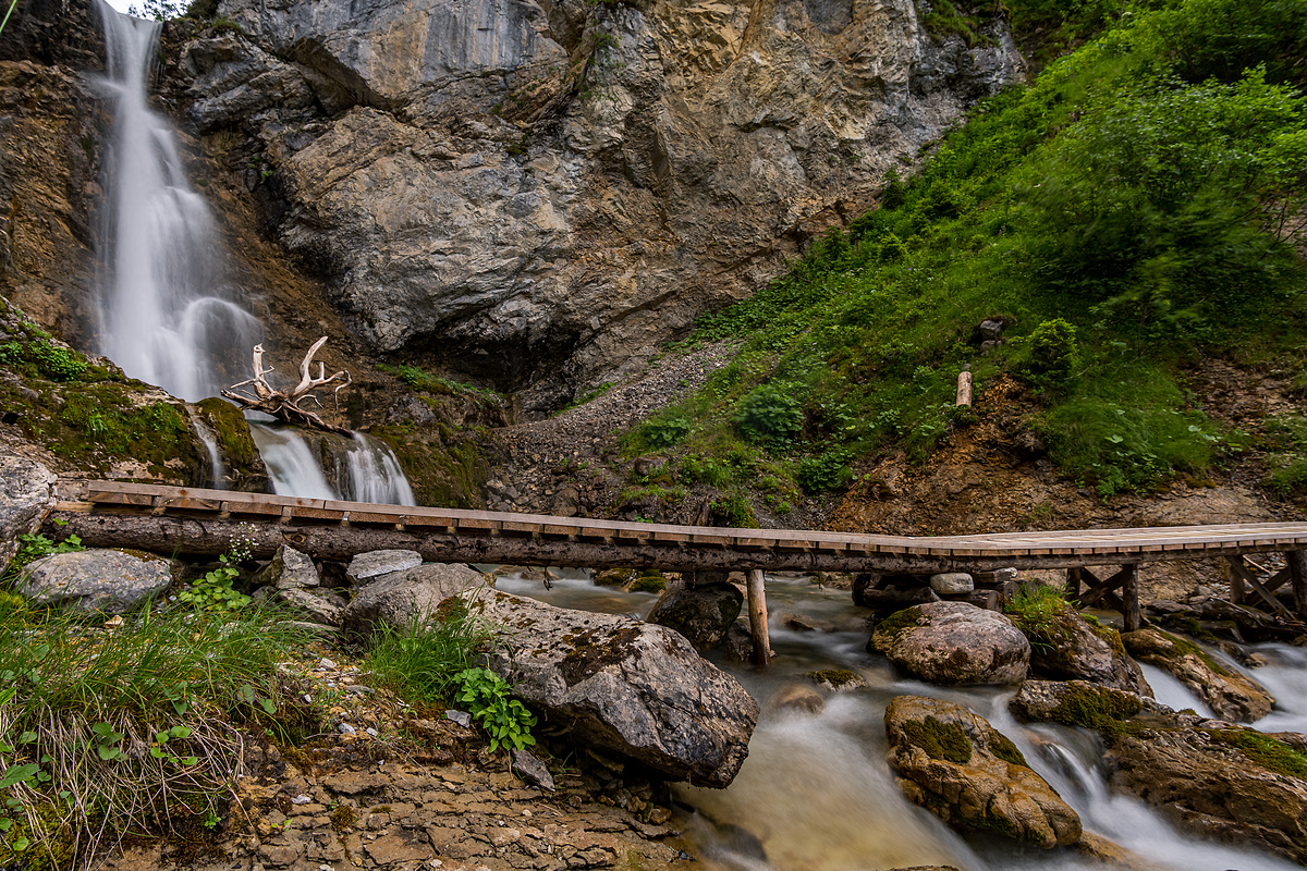 在奥地利福拉尔贝格州的 Lechquellen 山脉进行美妙的徒步旅行图片