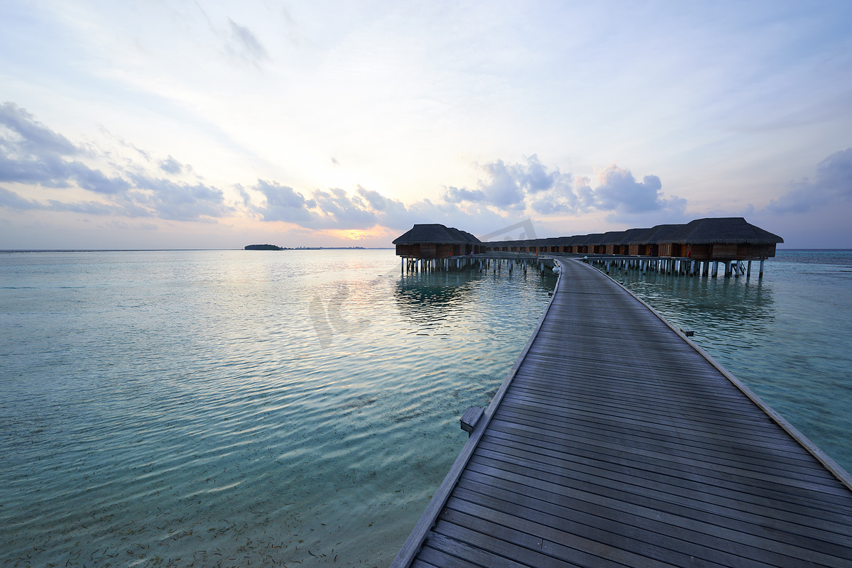 在马尔代夫海滩的日落图片
