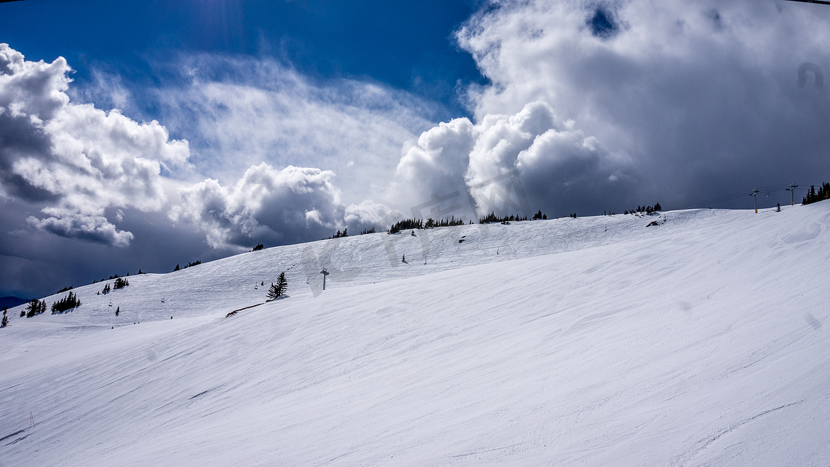 不列颠哥伦比亚省太阳峰滑雪胜地的雪场图片