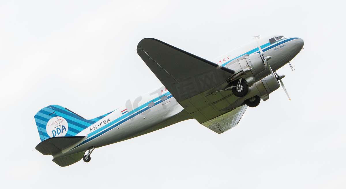 荷兰吕伐登-2016 年 6 月 11 日：达科他州 (DC-3) PH-PB图片