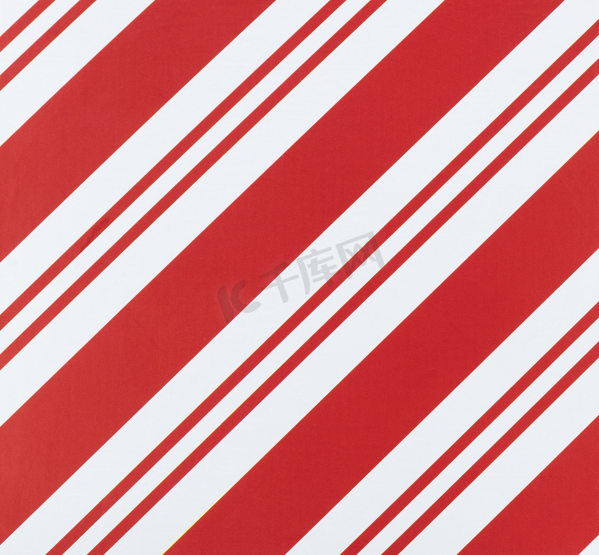 节日背景的圣诞红白条纹图案图片
