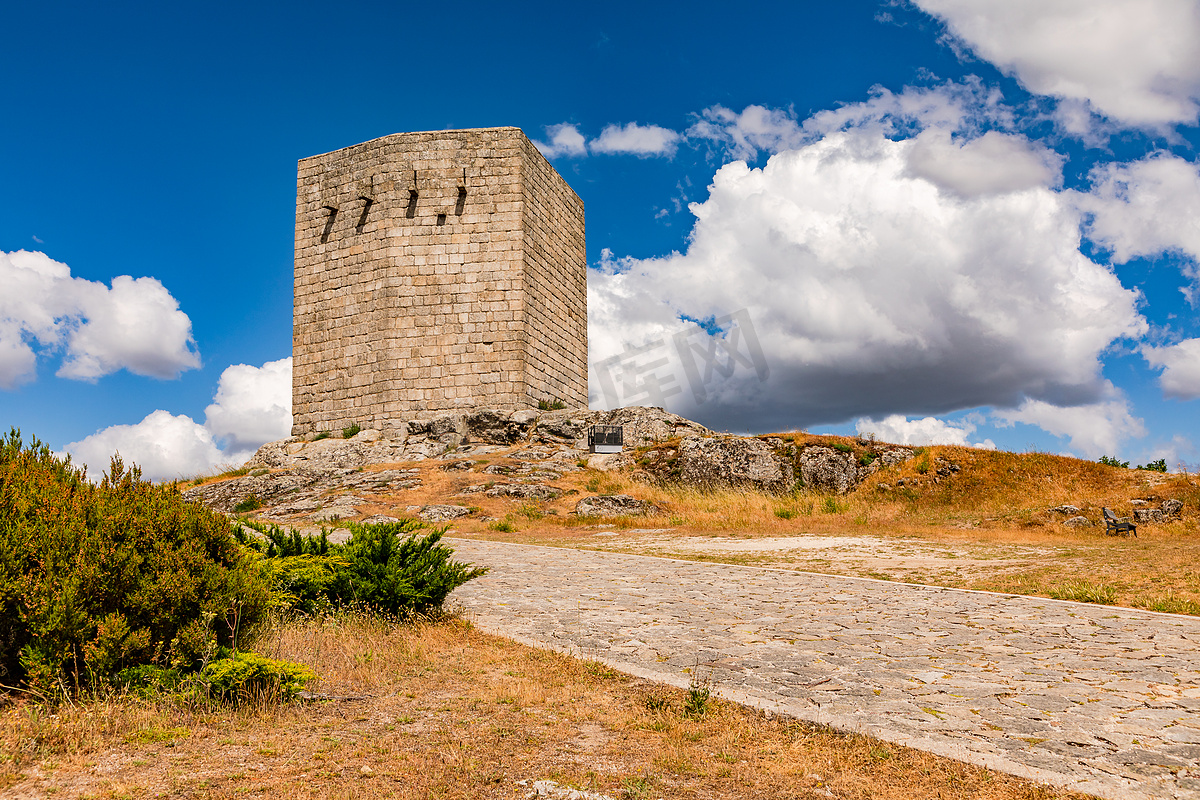 瓜尔达城堡的梅纳吉姆达瓜尔达塔 (Torre de Menagem da Guarda) 是葡萄牙这座高海拔城市的绝佳观景点图片