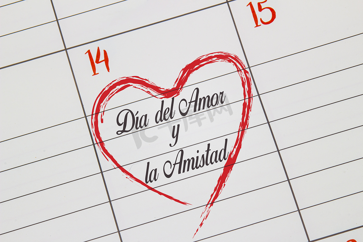 2 月 14 日的日历特写，上面写着西班牙语：“Día del Amor y la Amistad”，英文意思是“爱与友谊日”图片