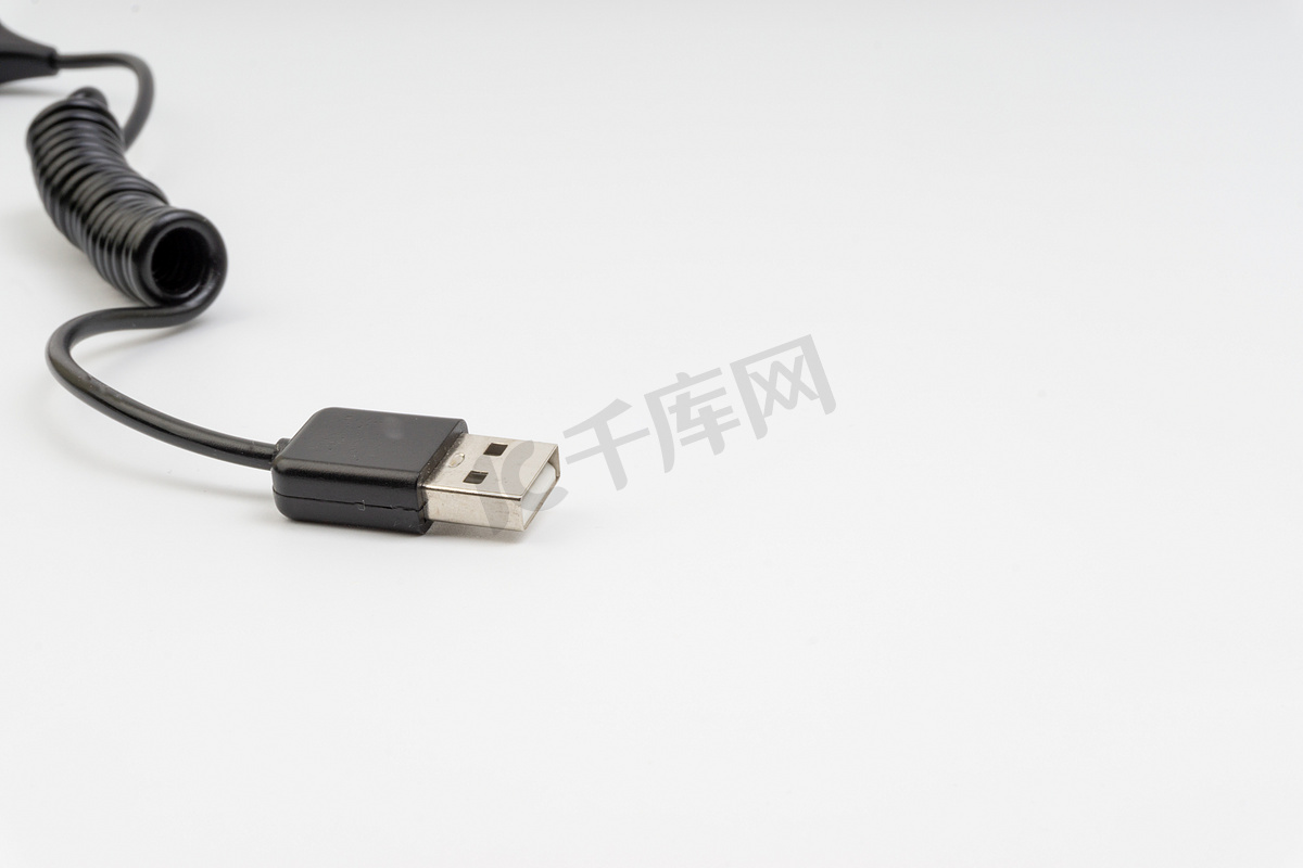 通用充电器头或 USB 电缆隔离在白色背景上图片
