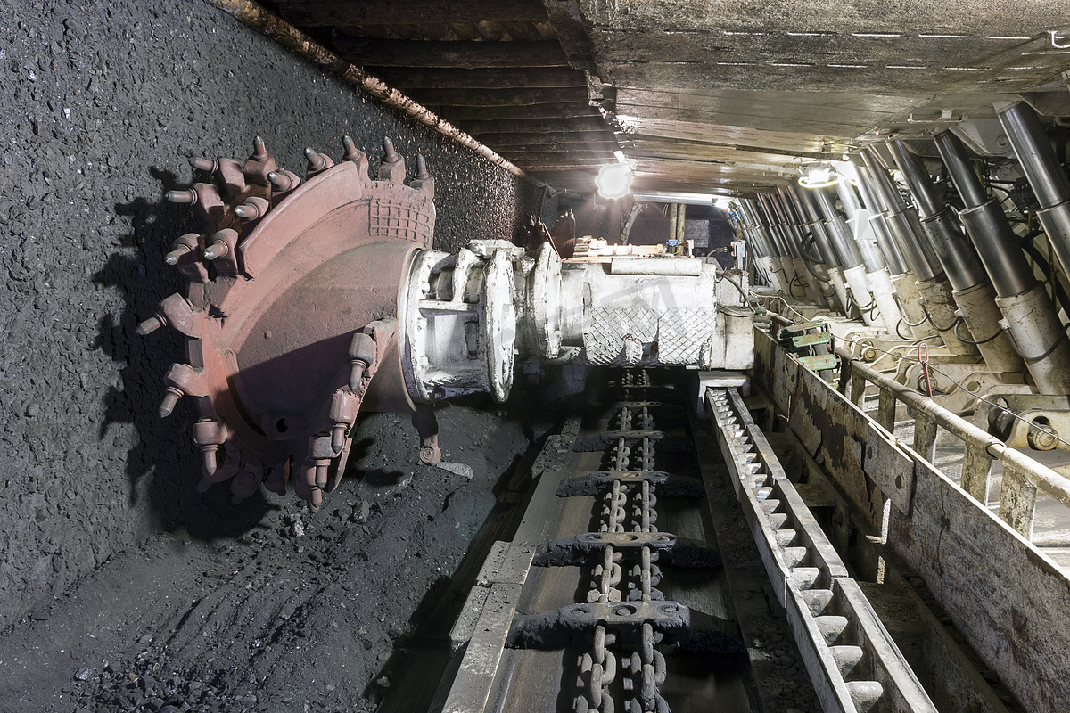 煤提取: 煤矿矿用挖掘机图片
