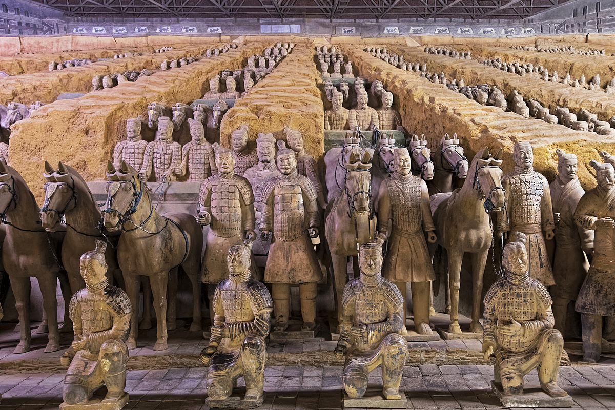 世界著名的兵马俑位于西安中国图片