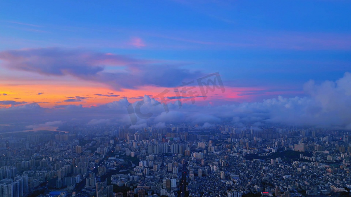 晚霞云层黄昏日落天空城市海口4图片