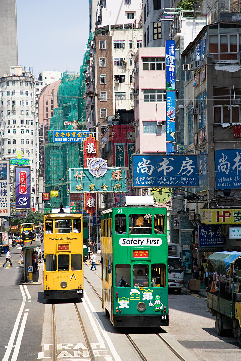 香港街道上的电车图片