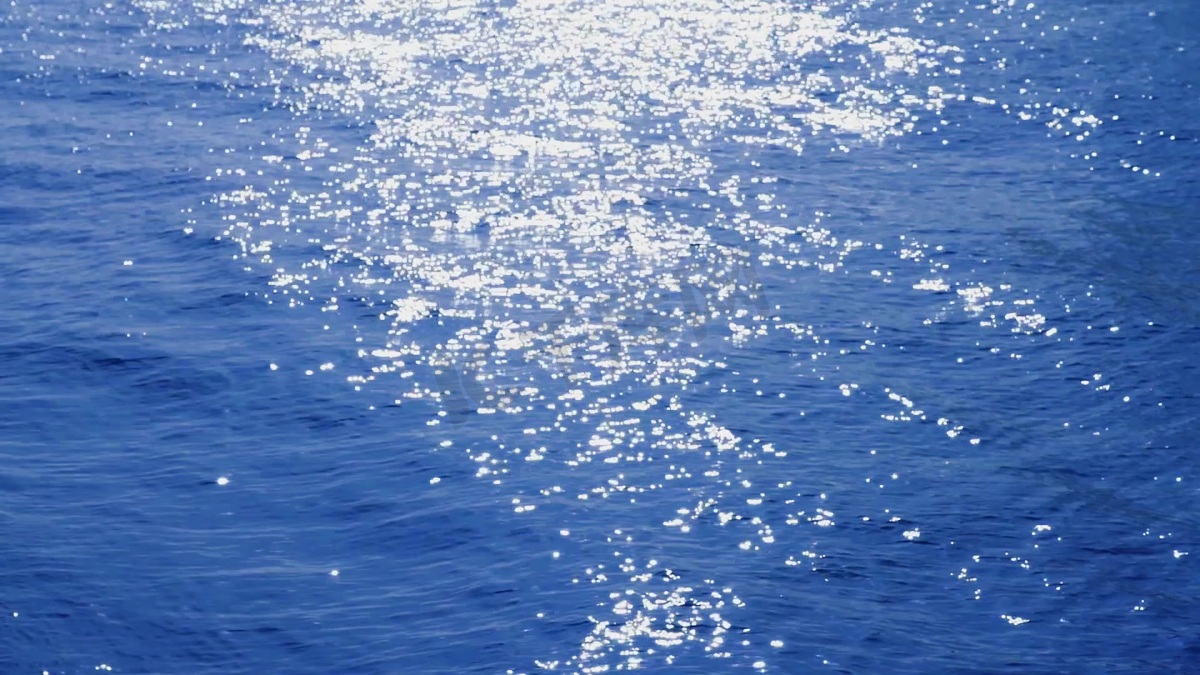 1080p唯美蓝色大海海水波光粼粼写意图片