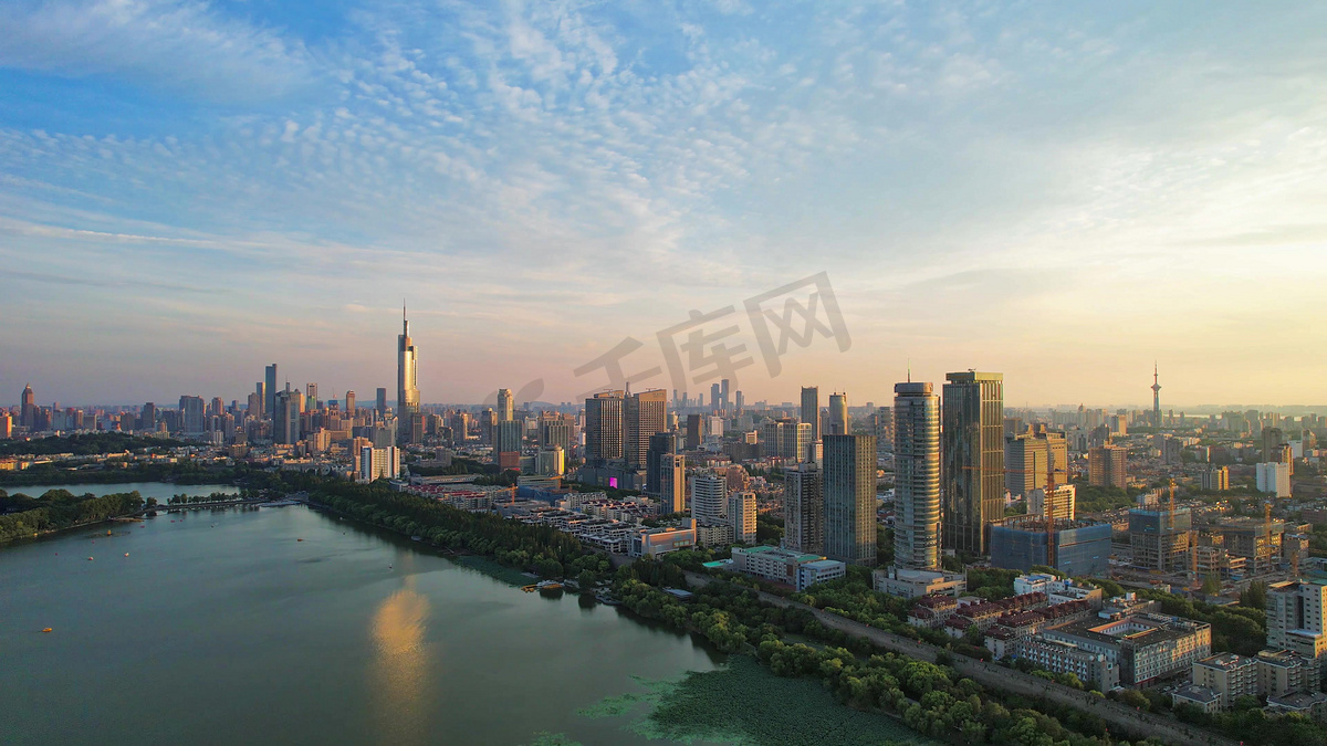 航拍南京城市天际线鼓楼商圈紫峰大厦图片
