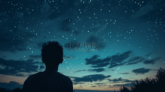 蓝色夜晚星空下男子抬头看星空的背景20