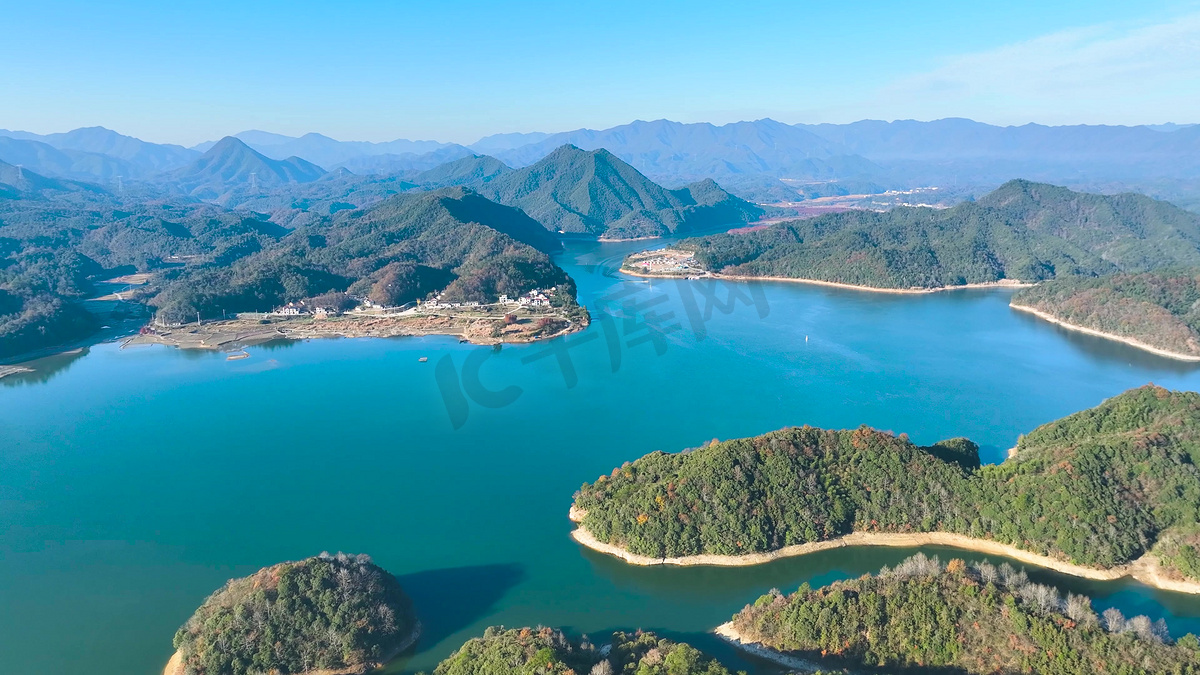 航拍山河风光水库风景群山峡谷风景图片