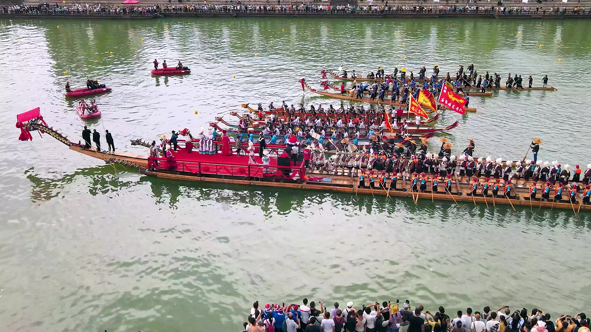 航拍传统民俗端午节最长木龙舟游行实拍素材图片