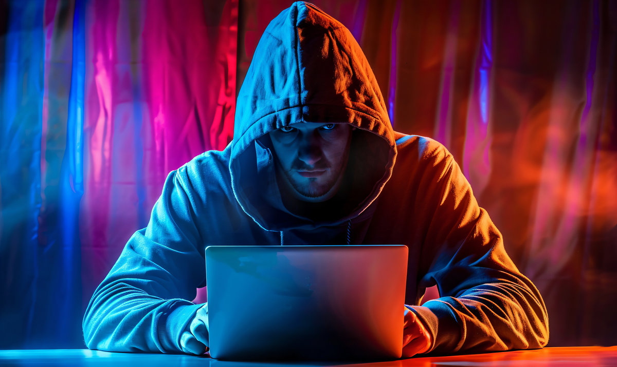 打击计算机犯罪黑客和盗版的创意理念图片