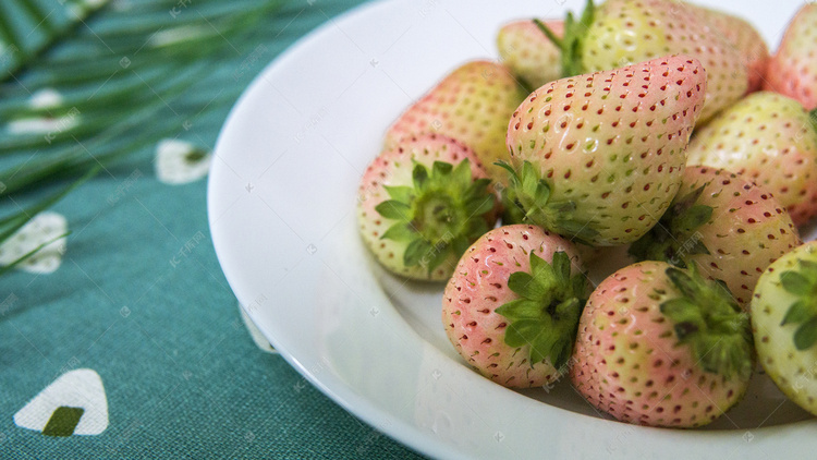 食物白雪公主奶油草莓摄影图