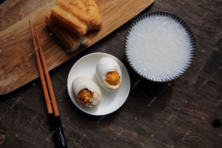 菜肴佐餐食品咸鸭蛋摄影图