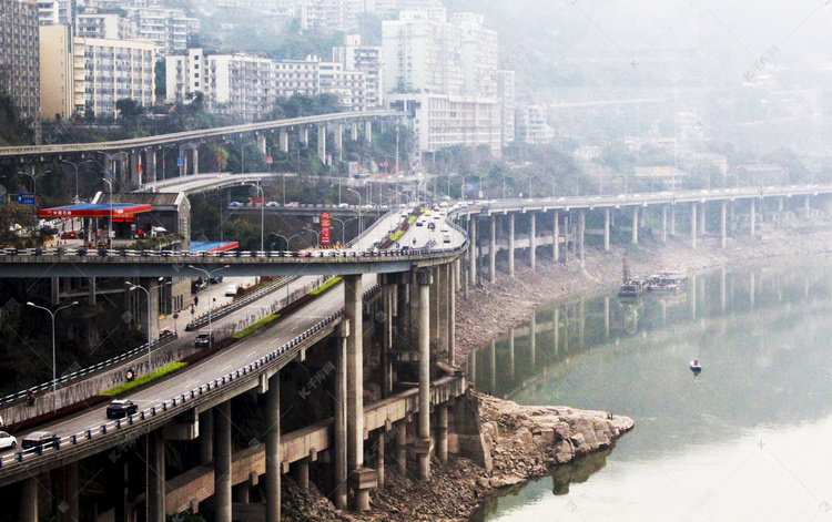 重庆的临江高架桥摄影图