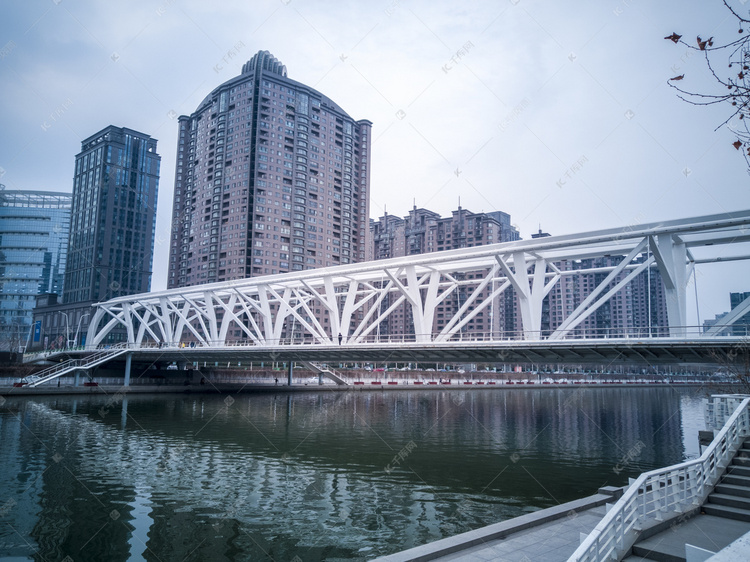 跨河钢桥铁索桥风景摄影图