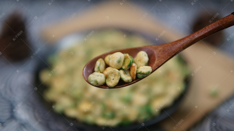 食品蒜香青豆摄影图