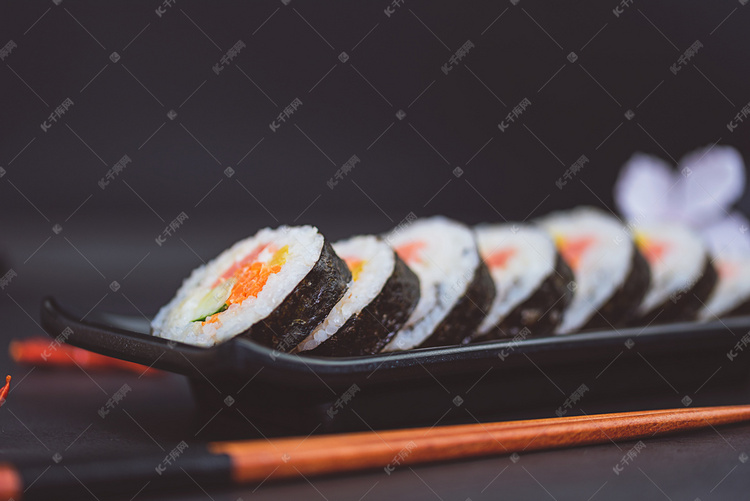 料理餐饮美食寿司卷摄影图