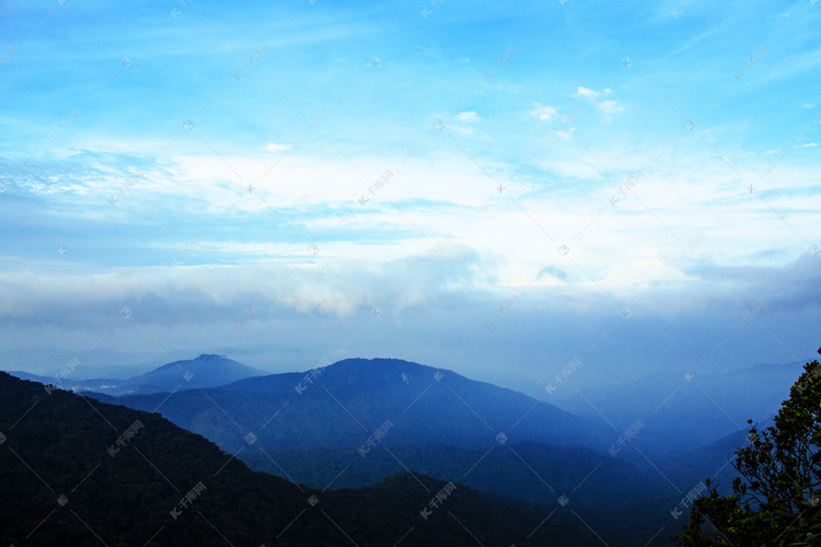 马来西亚黎明金马伦山脉摄影图