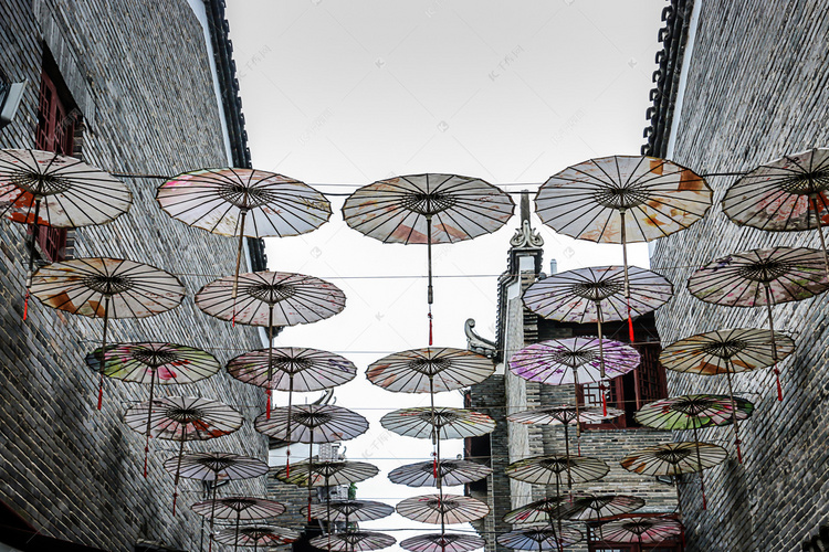 桂林江南巷景点雨伞摄影图