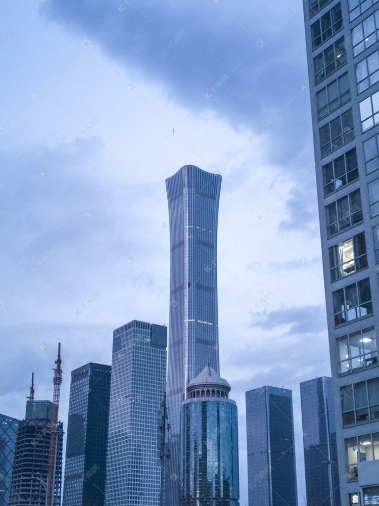 城市地标建筑中国尊大厦摄影图