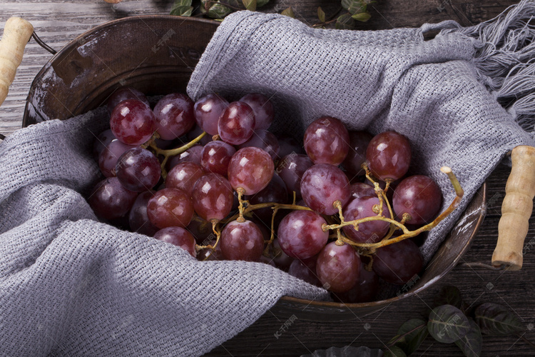  摄影图可口新鲜水果葡萄 