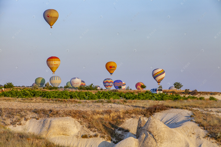 卡帕多奇亚壮观热气球摄影图
