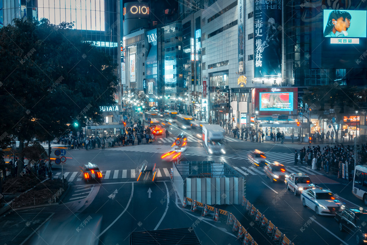 日本城市街道现代夜晚十字路口摄