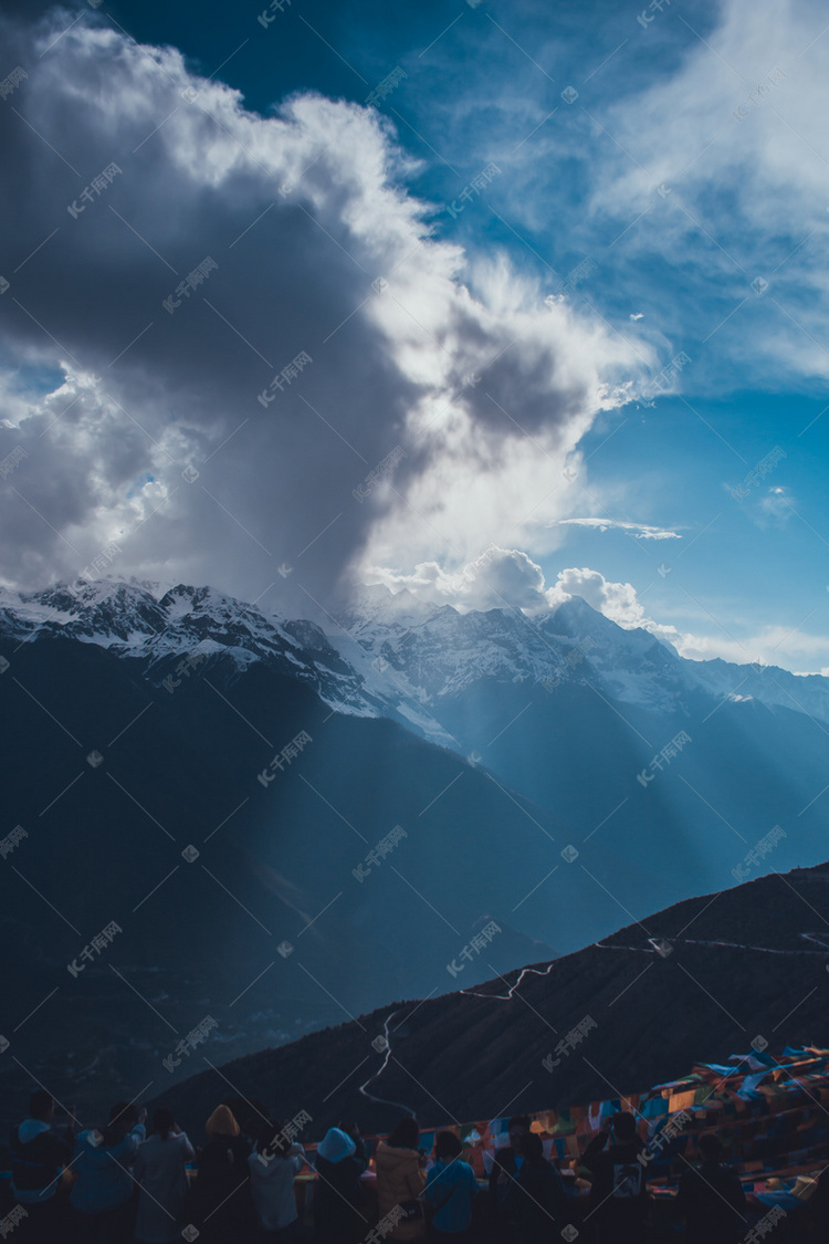 香格里拉梅里雪山风光摄影图