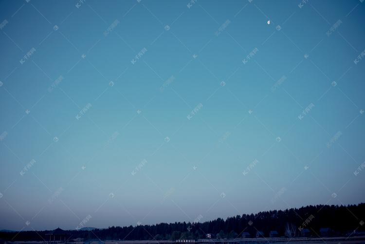 蓝天清晨晨起月亮远山摄影图