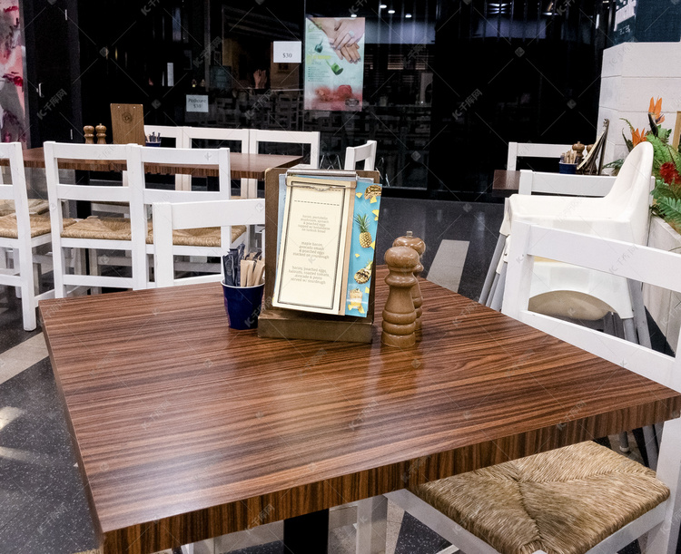 餐厅木头桌子椅子摄影图