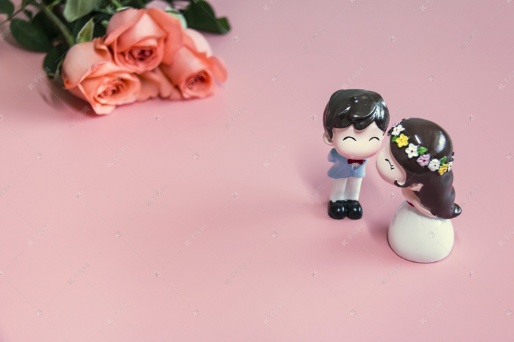 玫瑰花与结婚小人背景摄影图