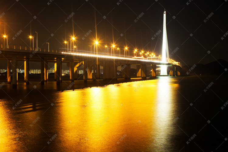 晚上深圳湾一座大桥摄影图