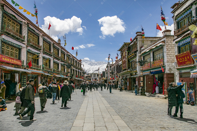 西藏街头风景摄影图