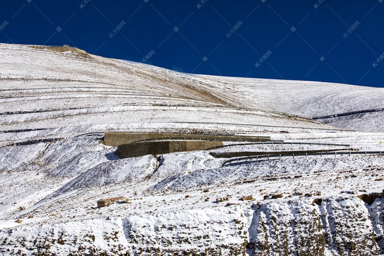 西藏山峰山峦摄影图