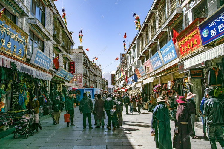 西藏城市街景摄影图