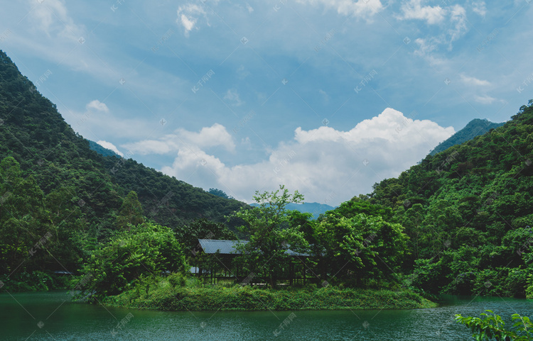 肇庆湖中小岛摄影图