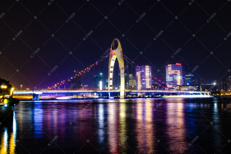 珠江上的猎德大桥摄影图