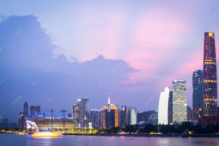 夕阳下的珠江新城摄影图