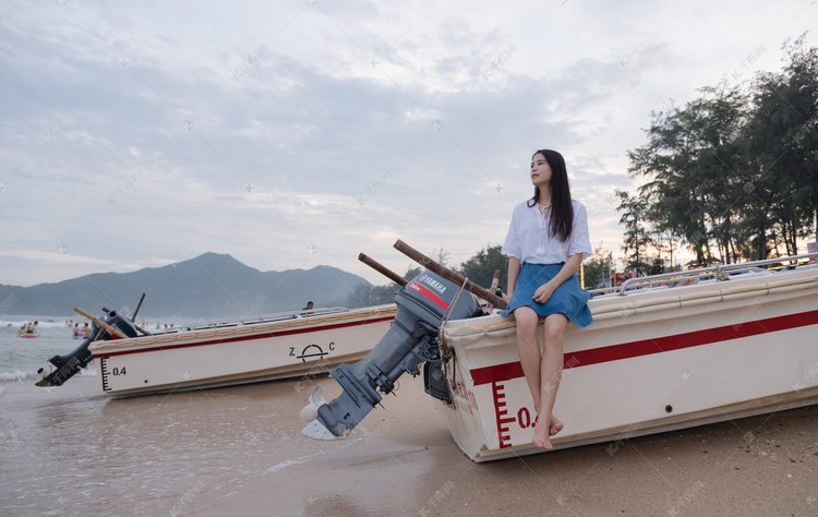 深圳西冲快艇上的少女