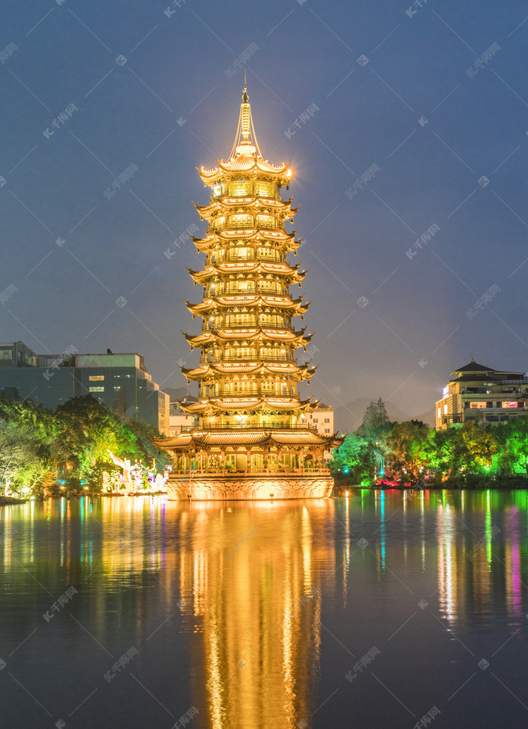 旅游城市桂林的日月塔摄影图