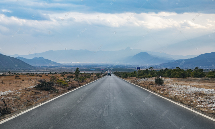 旅游区公路自然风光摄影图