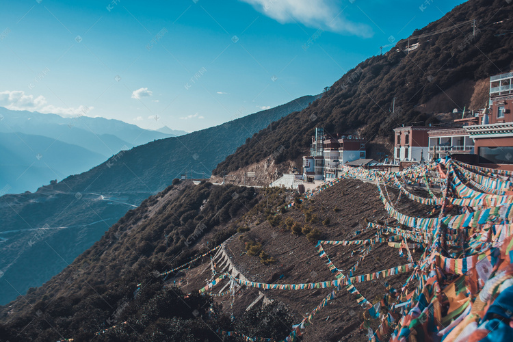 山上的古城建筑摄影图