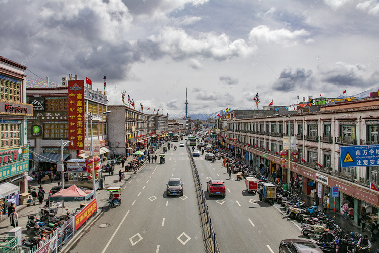 西藏街头风景摄影图
