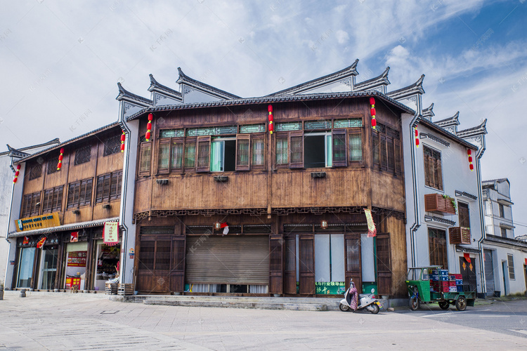 江南古镇的商业街一角摄影图