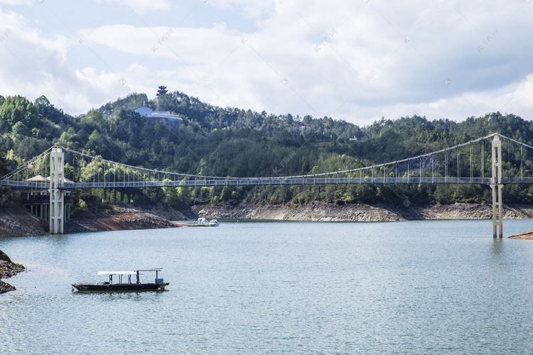 山里山水桥摄影图