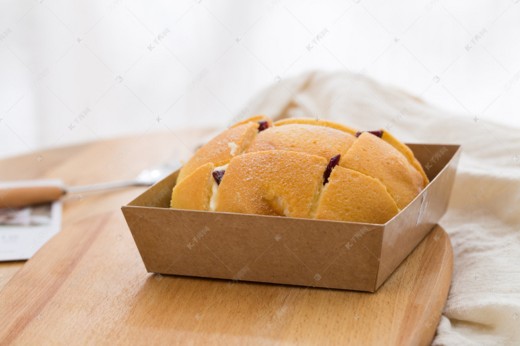 摄影图红豆面包 